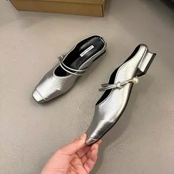 Модные летние новые сандалии на плоской подошве, полутапочки, женская мода, сандалии на мягкой подошве, женская обувь с жемчужной пряжкой 35 серебряный