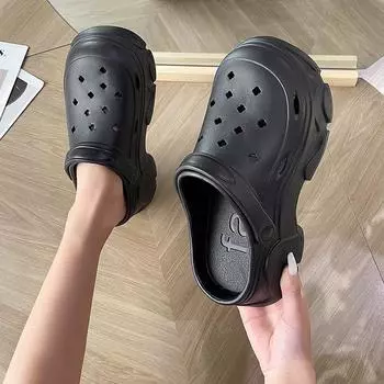 Модные летние новые туфли Cave на толстой подошве для женщин 2024 года, уличные сандалии EVA, нескользящие повседневные домашние тапочки, модная женская садовая обувь 36-37(Fit 35-36) чёрный