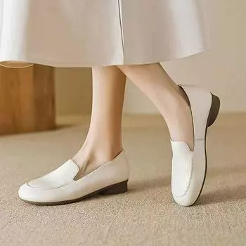 Модные мягкие кожаные туфли 2024 года, новые туфли с круглой головкой, супер мягкие британские легкие туфли с мягкой подошвой, повседневные туфли для мам, женские 35 белый