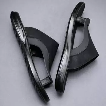 Модные мужские тапочки 2024 года, новые модные сандалии, летняя верхняя одежда, повседневная нескользящая пляжная обувь, кожаные шлепанцы, мужские тапочки 38