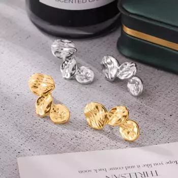 Модные нишевые титановые стальные винтажные нерегулярные лепестковые универсальные серьги Spot