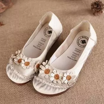 Модные новые женские туфли с цветами, этнические высококачественные лоферы, модные повседневные туфли на плоской подошве, женские туфли для мам на мягкой подошве 2024 35 белый