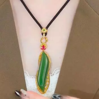 Модные ожерелья для женщин. Ювелирные изделия зелёный