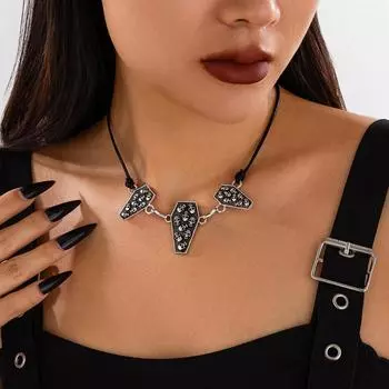 Модные ожерелья для женщин. Ювелирные изделия чёрный