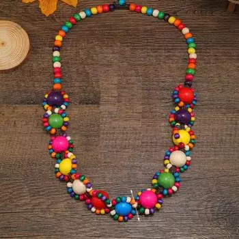 Модные ожерелья для женщин. Ювелирные изделия разноцветный