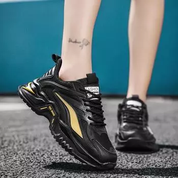 Модные пары носят повседневную обувь на толстой подошве. Спортивная обувь для пап. Трендовые кроссовки. Мужская обувь. 36 белый