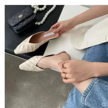 Модные полуботинки с острым носком для женщин 2024 года, повседневные тапочки, роскошные мягкие новые плиссированные резиновые шлепанцы для отдыха, лаконичные полутапочки из ткани 35 бежевый