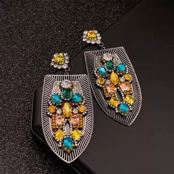 Модные преувеличенные серьги с темпераментом и индивидуальностью