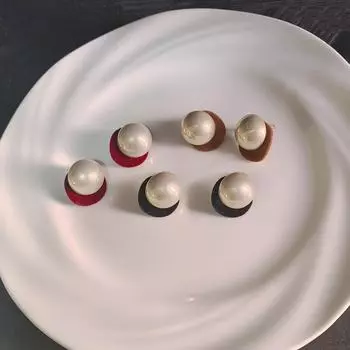 «Модные ретро-серьги с жемчугом 2025 года для женщин – шикарный дизайн осень/зима» чёрный