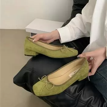 Модные ретро замшевые женские туфли Элегантные туфли с неглубоким квадратным носком Новые платья Слипоны Лафы на низком массивном каблуке Элегантные однотонные мокасины-лодочки 35 коричневый