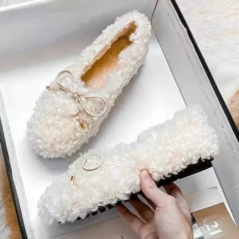 Модные роскошные плюшевые теплые туфли на плоской подошве для женщин 2025 года, зимние элегантные балетки с бантом, нескользящие, с мягкой подошвой, на низком каблуке, с подкладкой 35