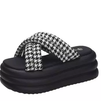 Модные сандалии и тапочки на толстой подошве, женская летняя новая верхняя одежда, 7 см, повышенные кроссовки, пляжные шлепанцы, обувь для женщин 34 чёрный