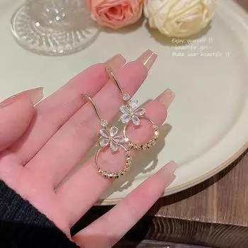 Модные серьги-цветы из циркония для женщин — универсальные и элегантные заушники null золотой