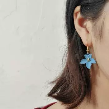 Модные серьги-крючки с синим цветком - элегантные серьги в японском и корейском стиле flower ear hooks синий