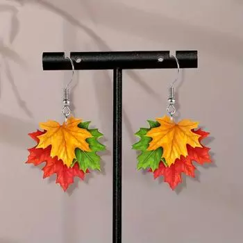 Модные серьги-подвески в виде кленового листа