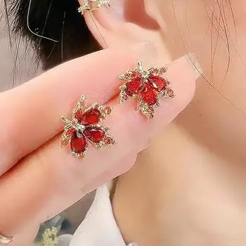 Модные серьги в виде красных кленовых листьев красный