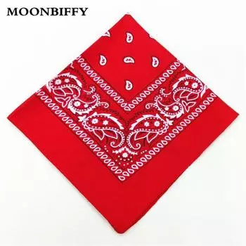 Модные шарфы с квадратным принтом