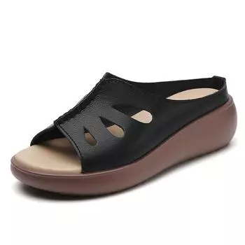 Модные тапочки большого размера 43, женские сандалии на платформе с танкеткой, летние женские мюли, пляжные туфли с толстой подошвой, нескользящие, однотонные туфли 35 чёрный