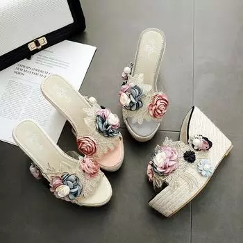 Модные тапочки на танкетке с цветочным узором, женские летние босоножки с открытым носком и высоким каблуком, с ручной вышивкой, плетением и бисером 35 чёрный