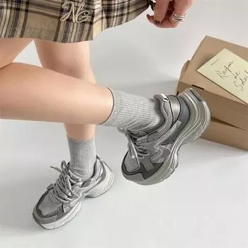 Модные тенденции показывают ноги, туфли на небольшой платформе для пап, женская новая весенне-осенняя легкая обувь для увеличения роста 2025 года, универсальная спортивная обувь 35 чёрный