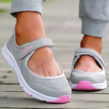 Модные теннисные туфли для женщин Повседневная обувь Летние женские кроссовки Легкие туфли на плоской подошве Женские повседневные кроссовки Женская летняя обувь 35 белый