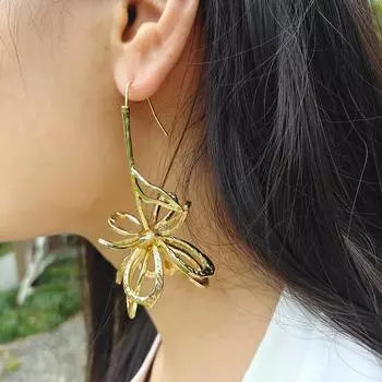 Модные трехмерные серьги с цветком, женские популярные металлические текстуры, золотые выдолбленные длинные серьги в стиле ретро золотой