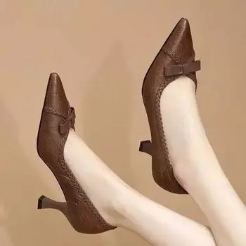 Модные туфли на каблуках золотистого цвета с фирменными каблуками, туфли на тонких каблуках, сандалии на платформе с закрытым носком, баскетбольные босоножки на платформе с острым носком, женские 2024, на шнуровке 35 чёрный