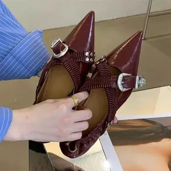 Модные туфли на плоской подошве из мягкой кожи с острым носком для женщин, сексуальные металлические пряжки на ремне с перекрестными ремешками, заклепки, туфли-мюли на танкетке, элегантные балетки 35 чёрный