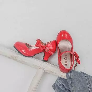 Модные туфли на высоком каблуке для девочек с глянцевой бабочкой, детские кожаные туфли на весну и осень, повседневные туфли принцессы для вечеринки 35 чёрный