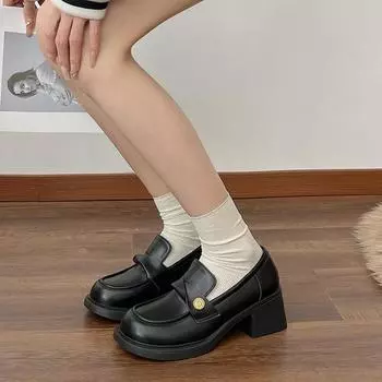 Модные туфли в британском стиле для девочек в стиле Лолита JK, туфли для студентов из искусственной кожи на среднем каблуке, школьные туфли с пряжкой и значком, неглубокие туфли 35