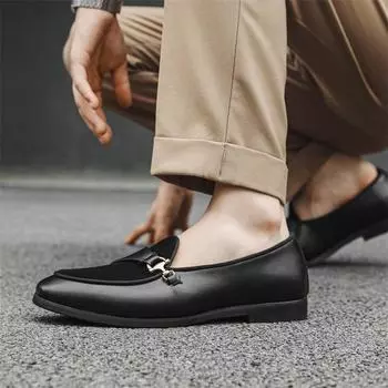 Модные удобные туфли на плоской подошве с острым носком. Модные тенденции для мужчин. Кожаные мокасины. Мужская обувь для официальных вечеринок, деловых переговоров, общественных мероприятий, офиса. 38 коричневый