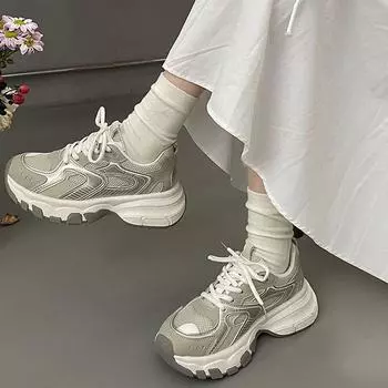 Модные универсальные серебристые сетчатые дышащие кроссовки на платформе женские 2025 года новые летние туфли для маленьких пап, увеличивающие рост 35 серебряный