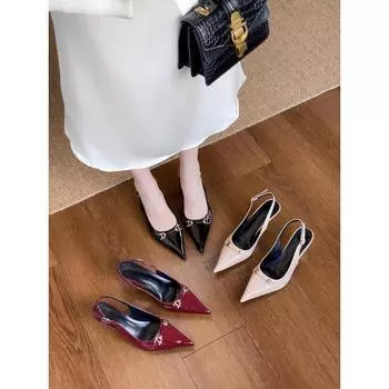 Модные универсальные стильные сандалии из лакированной кожи с острыми металлическими пряжками и тонким каблуком 35 бордовый