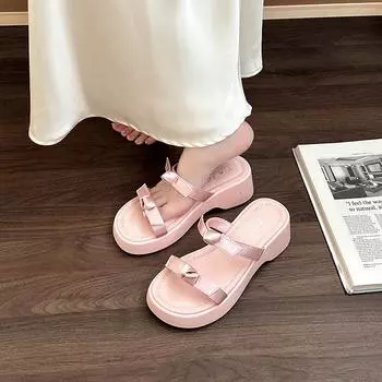 Модные универсальные тапочки женские весна-лето 2025 новые приморские пляжные босоножки на платформе с бантом верхняя одежда 35 розовый