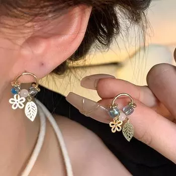 Модные универсальные темпераментные серьги в виде листьев в лесном стиле, маленькие серьги в стиле ретро со свежими цветами для женщин 1 pair