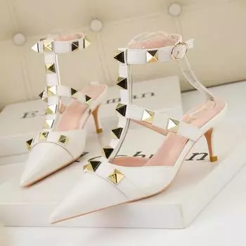 Модные узкие каблуки на высоком каблуке сандалии с металлическими заклепками 34 чёрный