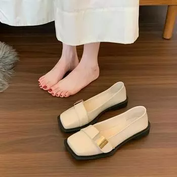 Модные весенне-осенние туфли на плоской подошве с металлическим декором и квадратным носком, женские туфли без застежек, распродажа 2024 года, высококачественные однотонные туфли на плоской подошве с неглубокой подошвой 35 чёрный