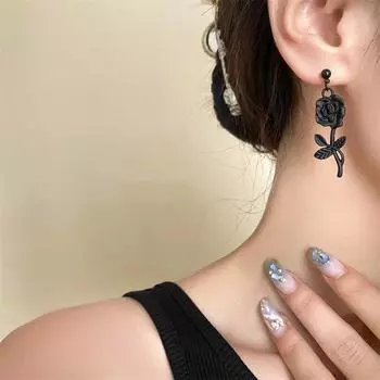 Модные винтажные черные матовые серьги-розы, нерегулярные асимметричные серьги-подвески в виде растений, женские аксессуары для вечеринок, ювелирные изделия в подарок as shown чёрный