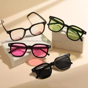 Модные винтажные солнцезащитные очки Ins Style для женщин и мужчин, очки для путешествий и отпуска UV400, женские квадратные модные солнцезащитные очки с румяными линзами as picture черный серый