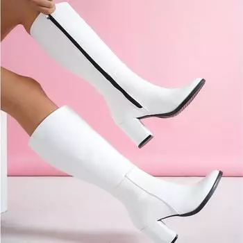 Модные женские белые сапоги выше колена на высоком каблуке