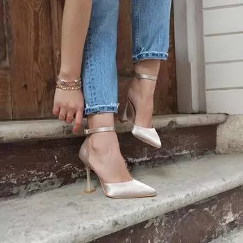 Модные женские бежевые атласные туфли на каблуке 11 см цвета шампанского с манжетами на каблуке