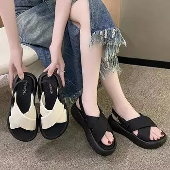 Модные женские босоножки на покатом каблуке 35 чёрный