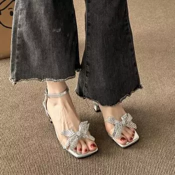 Модные женские босоножки на шпильках, летние, новые, квадратные, с открытым носком, с бриллиантами, с бабочкой и узлом-рюмочкой 35 серебряный