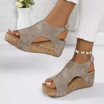 модные женские босоножки на танкетке с открытым носком и платформой из искусственной кожи с крючками и петлями на толстом каблуке модные босоножки с заклепками и полым толстым дном Zapatos 36 бежевый