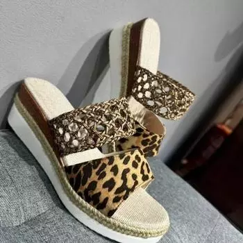 Модные женские босоножки на высоком каблуке 2024 года, летние новые повседневные босоножки на толстой подошве с леопардовым принтом, дизайнерские босоножки на танкетке с открытым носком 36 леопардовый