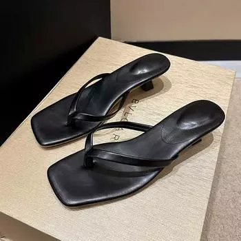 Модные женские босоножки с клипсой на носу, лето 2024, новые шлепанцы на тонком каблуке, женские новые дизайнерские повседневные однотонные тапочки для женщин 35 бежевый