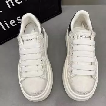 Модные женские кроссовки на толстой подошве, увеличивающие рост, на плоской платформе, резиновые туфли с принтом, модные, нескользящие, износостойкие 2024 35 серебряный