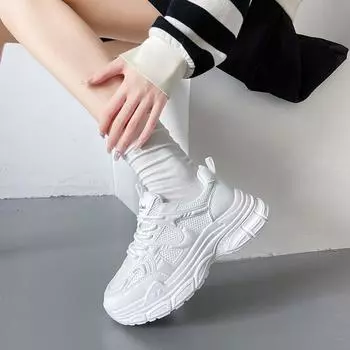 Модные женские летние кроссовки 2024 года, универсальные повседневные спортивные туфли в стиле ретро с сеткой, толстая подошва, дышащие спортивные туфли, маленькие белые кроссовки для женщин 35 белый