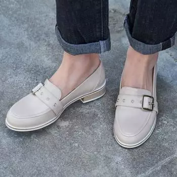 Модные женские оксфорды телесного цвета