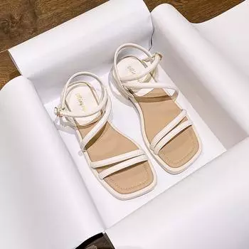 Модные женские сандалии на плоской подошве 2024 года, летние новые пляжные сандалии, женские повседневные сандалии с открытым носком и квадратным носком, элегантные сандалии с тонким ремешком 35